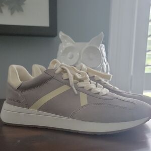 NWOT Vince Ohara Gray and Cream Minimalist Sneakers